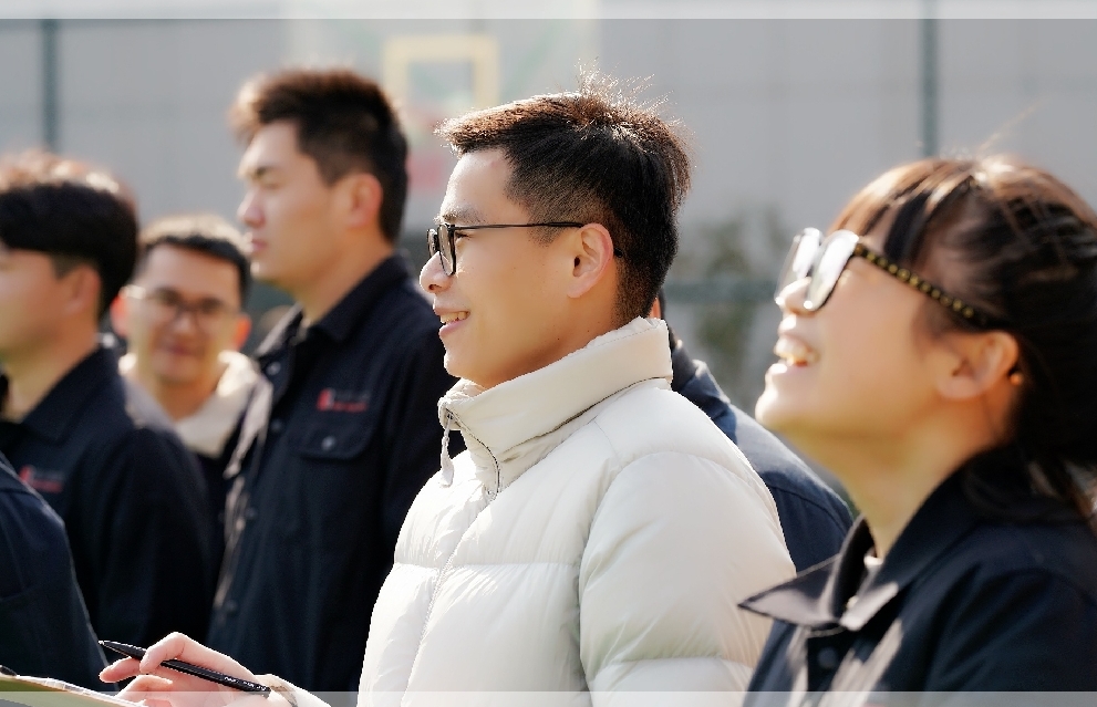 우리는 직원 스포츠 대회를하고 있습니다!
